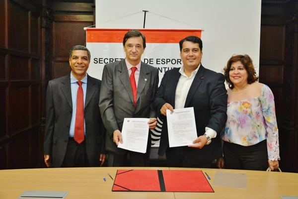 Assinatura do convênio aconteceu na última quinta-feira (17) na Secretaria Estadual de Esportes, Lazer e Juventude (Foto: Cedida/Assessoria de Imprensa).