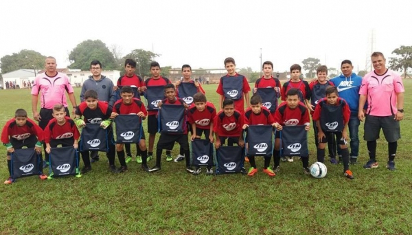Categorias menores Sub-11, Sub-13 e Sub-15 de futebol de campo entram em campo neste sábado (Divulgação)