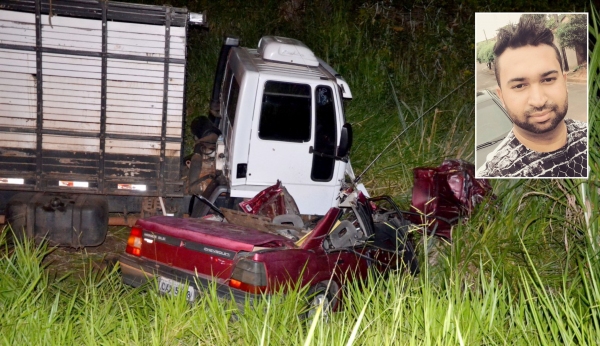 Acidente matou o promotor de vendas Joel Soares, de 31 anos, morador em Inúbia Paulista (Foto: Cristiano Nascimento).