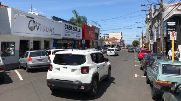 Rua Deputado Salles Filho, centro de Adamantina (Arquivo/Siga Mais).