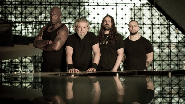 Sepultura abre a programação de shows no dia 13 de julho (Marcos Hermes).