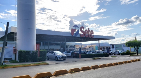 Nova determinação da Prefeitura amplia rigor ao setor de Supermercado, no acesso de clientes à loja (Foto: Siga Mais).
