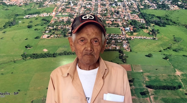 Seu Santinho, morador em Mariápolis, completa hoje 101 anos (Fotos: Maciel Dantas/O Povo).