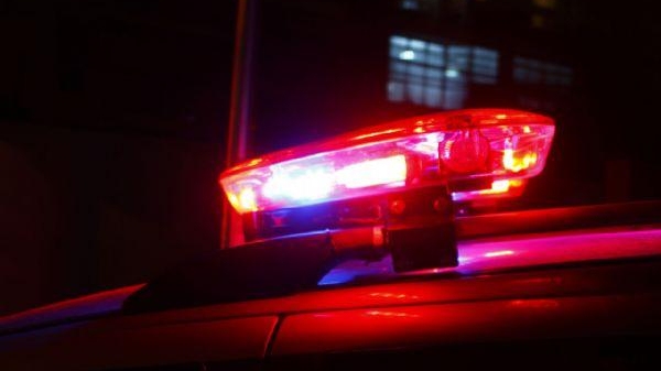 Em ocorrência de violência doméstica, homem agressivo resiste à abordagem e leva tiro na perna