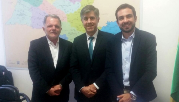 Mauro Bragato, prefeito Márcio Cardim e Murilo Macedo, na Casa Civil do Governo do Estado de São Paulo (Foto: Da Assessoria).