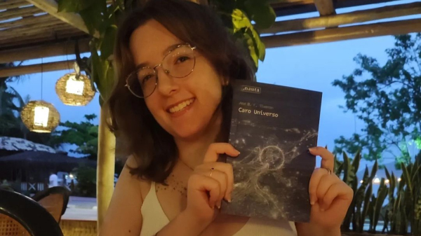 Ana Beatriz Ferreira Tiveron lan?a seu livro Caro Universo, em Adamantina (Redes Sociais).