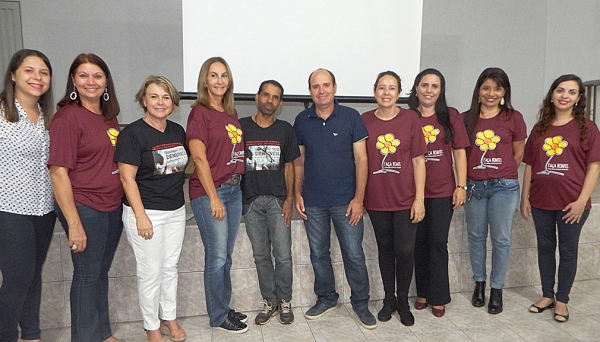 Equipe da Aprocaf, de Lucélia, com ampla atuação no tema, ministrou palestra em Adamantina (Foto: Assessoria de Imprensa).