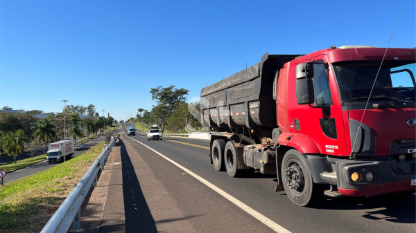 Trecho da SP-294 em Adamantina (Foto: Siga Mais).
