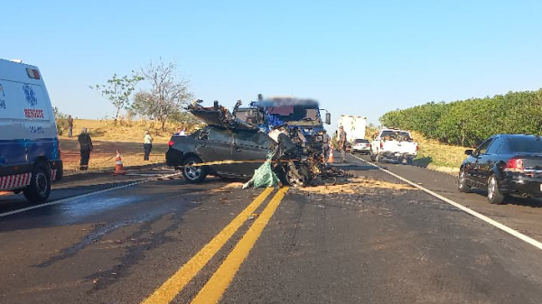 Jovens de 18 anos conduzia carro que se envolveu no acidente (Cedida/PM Rodoviaria).