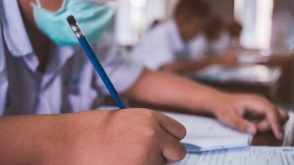 Apeoesp diz que que 1.952 pessoas que atuam em 908 escolas da rede estadual pública de ensino de São Paulo se infectaram com o novo coronavÃrus desde o retorno presencial das aulas no estado (Ilustração).