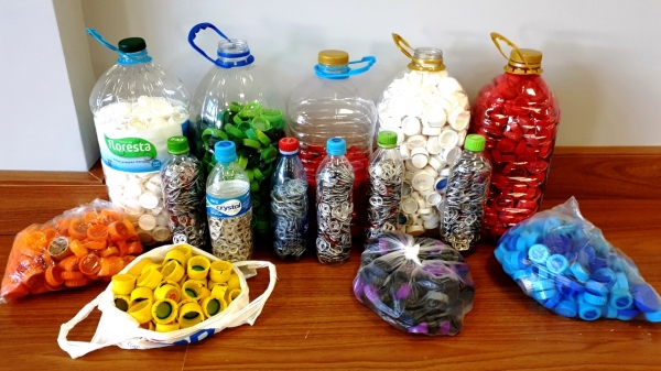 Campanha coleta tampas plásticas e lacres de latas de alumínio (Imagem: Sesc/RS).