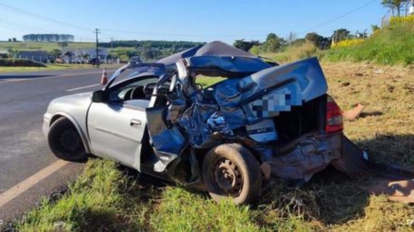 Carro foi atingido na traseira, por caminhão (João Mário Trentini/Cedida).