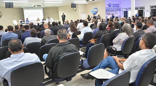 Ciclo de Debates em Adamantina reuniu 380 participantes (Imagens: TCE/SP).