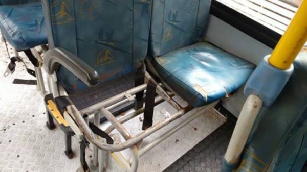 Ônibus escolar do Município de Restinga: sem assento, trazendo desconforto e risco aos estudantes (Foto: Tribunal de Contas SP).