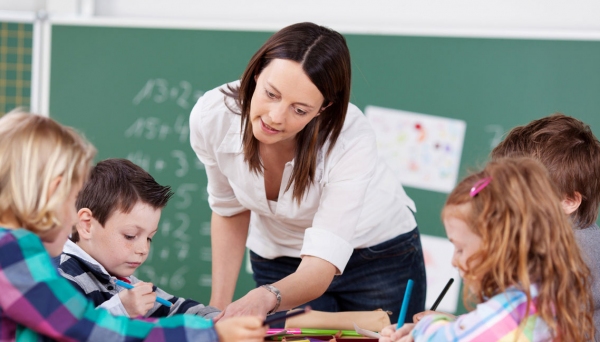 Concurso é voltado a educadores das disciplinas de Arte, Biologia, Ciências Físicas e Biológicas, Educação Física, Física, Filosofia, Geografia, História, Língua Espanhola, Língua Inglesa, Língua Portuguesa, Matemática, Química, Sociologia ou para atuar nas áreas da Educação Especial (Imagem: Ilustração).