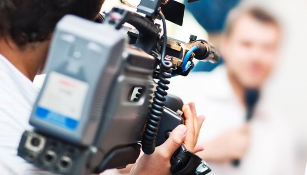 Autor teve imagem veiculada em reportagem sobre presídios e justiça determina que emissora de TV indenize o reclamante (Imagem: ilustração).