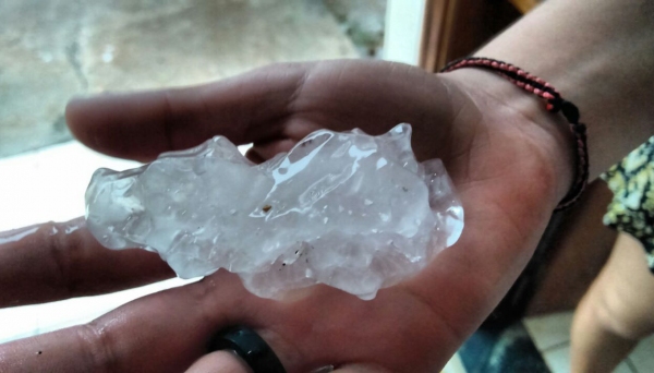 Tamanho do granizo revela dimensão dos danos, na cidade de Dracena (Fotos: Reprodução/Site Jorge Zanoni).