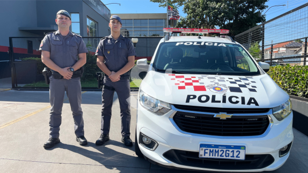 Capit?o Bressan, comandante da 2? Cia PM em Adamantina, e o novo subcomandante, 2? tenente Grabowske (Siga Mais).