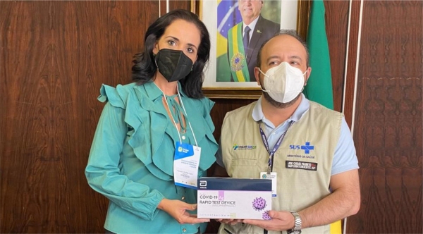 Regiane e o Superintendente do Ministério da Saúde, Jose Carlos Paludeto (Da Assessoria).