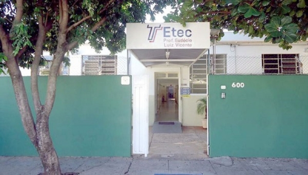 Professores e funcionários da ETEC Eudécio Luiz Vicente se põem contrários à reforma trabalhista e a reforma previdenciária (Foto: Arquivo).