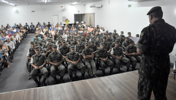 Cerimônia realizada no Anfiteatro da Biblioteca marca encerramento do ano de instrução do TG, reunindo autoridades, atiradores e familiares (Foto: Assessoria de Imprensa).