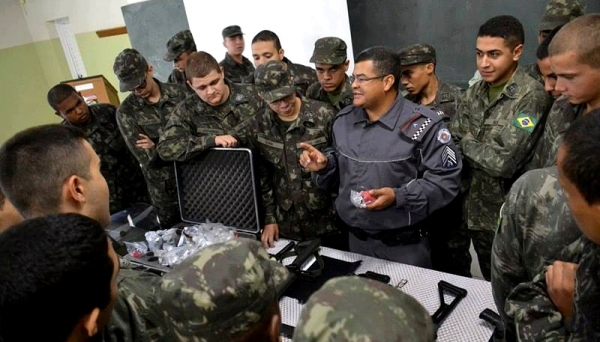Tiro de Guerra de Adamantina recebe apoio de instrução da Polícia Militar (Foto: Cedida/Assessoria de Imprensa da Prefeitura de Adamantina).