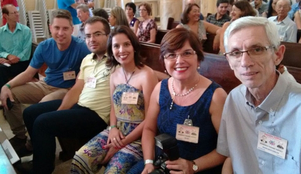 Francisco, Nilce, Juliana, Rodrigo e Henrique Toffoli, na matriz de Santo Antonio, de Jacutinga, em Minas Gerais (Foto: Arquivo Pessoal/Cedida).