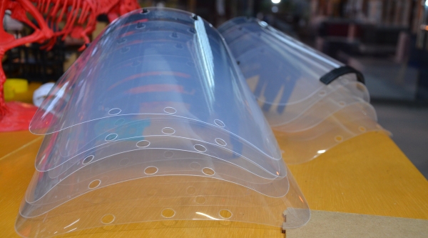 Máscaras de acetato ajudam na prevenção dos profissionais de saúde (Divulgação/Toledo).