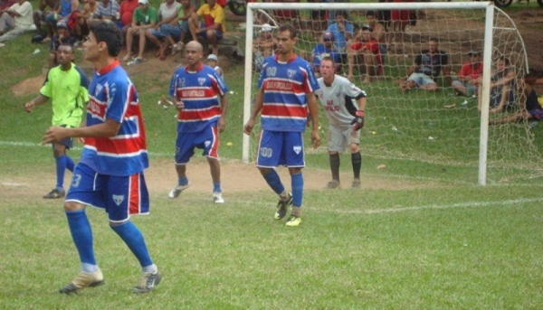 Competição mobilizou 16 equipes, no torneio de futebol médio, neste fim de semana, no Jardim das Acácias (Foto: Assessoria de Imprensa).