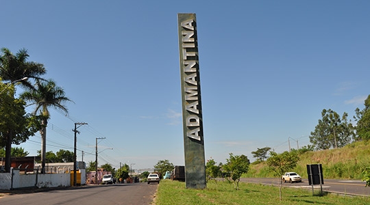 Totem localizado na entrada principal do município será revitalizado (Da Assessoria).