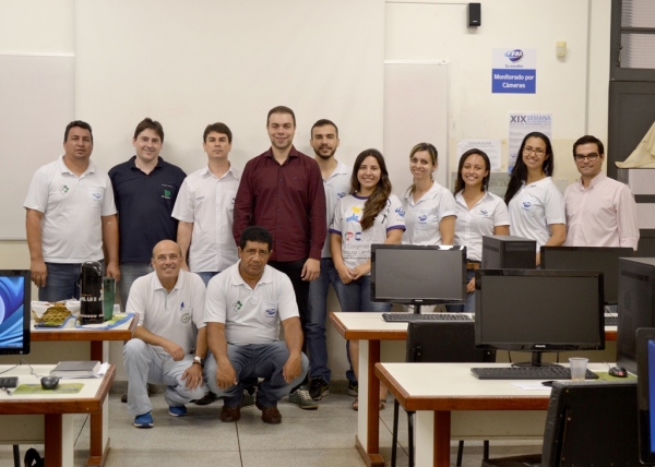 Membros da CIPA gestão 2015/2016 e o presidente, Fabrício Lopes (primeiro à direita), após treinamento na FAI (Foto: Beatriz Oliveira).