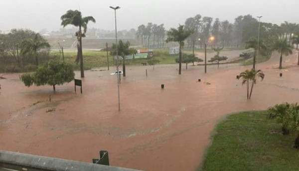 Região do trevo principal (trevo da Santa), em Adamantina.