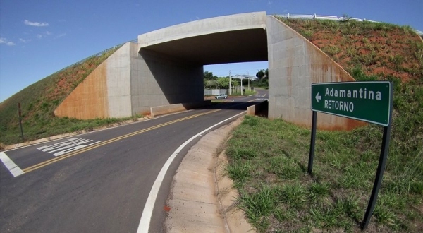 Trevo da FAI deverá receber iluminação de led (Foto: Acácio Rocha)