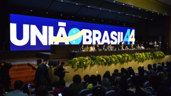Com a fusão, a União Brasil torna-se, de imediato, a maior bancada na Câmara dos Deputados, com 81 cadeiras, e o PT, a segunda maior, com 53 parlamentares (Divulgação).