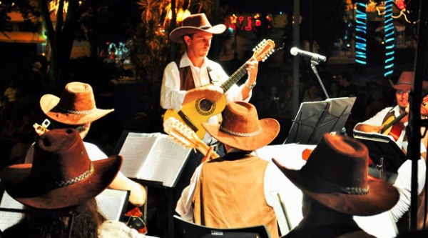 Concerta da Orquestra de Viola Caipira é o primeiro da semana, e acontece nesta quarta-feira (19), a partir das 20h na Praça Elio Micheloni (Arquivo).
