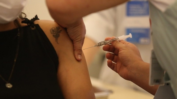 Campanha contra a gripe e vacinação contra a Covid-19 prosseguem em Mariápolis (Foto: GovSP).