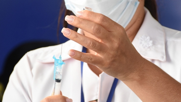 Em Adamantina a vacinação contra a Covid-19 acontece no CIS (Foto: Ministério da Saúde).