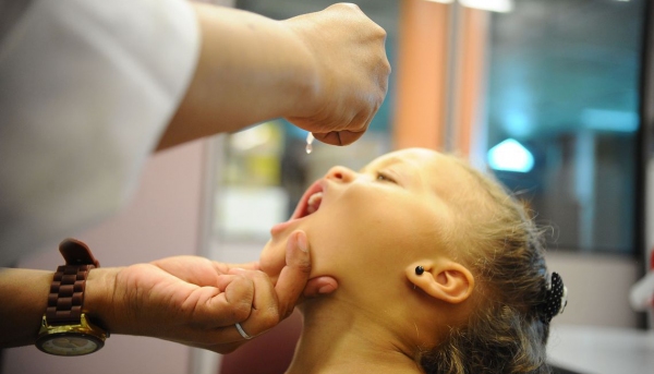 Crianças com idade até 4 anos e 11 meses devem ser vacinadas contra sarampo e paralisia infantil. Campanha acontece de 4 a 31 de agosto (Foto: W-Agência Brasil).