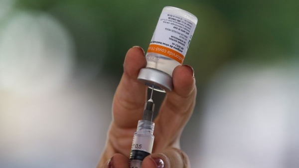 Vacinação foi estratégica para o controle da doença (Foto: Tânia Rego/Agência Brasil).