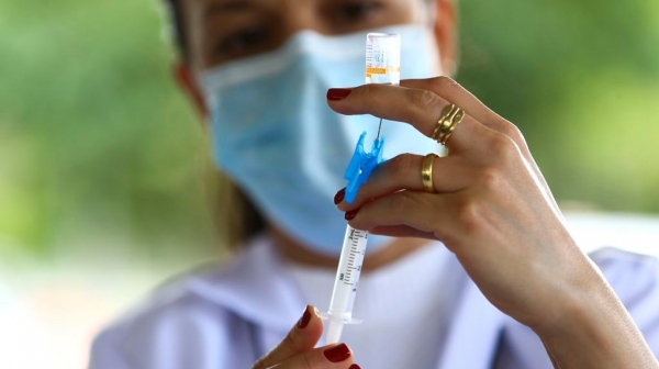 Perspectiva de vacinação divulgada pelo governo de SP leva em consideração o calendário com a projeção de entregas de vacinas, disponível no site do Ministério da Saúde (Foto: Marcelo Camargo/Agência Brasil).