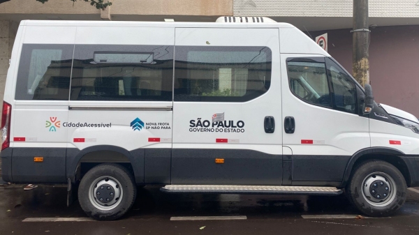 Van recebida pela Prefeitura de Adamantina, que será usada em programas da Secretaria de Assistência Social (Divulgação/PMA).