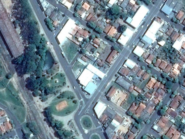 Forte odor de gasolina foi identificado em terreno, nesta região, na Vila Jamil de Lima, proximidades da Praça Euclydes Romanini (Foto: Google)