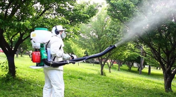 Nebulização com inseticida é retomada em Dracena, em bairros críticos para a presença do mosquito Aedes aegypti (Da Assessoria).