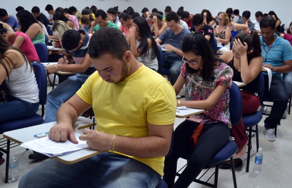 Dos 1.060 candidatos que se inscreveram, 949 compareceram para fazer a prova no último domingo, 18 (Foto Daniel Torres).