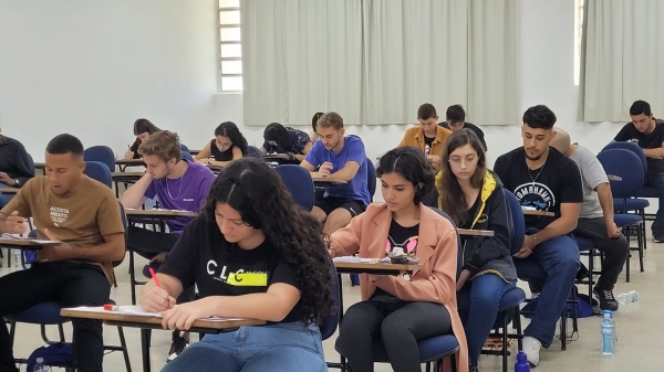 Quase 1,2 mil candidatos se inscreveram na prova (Imagem: Priscila Caldeira).