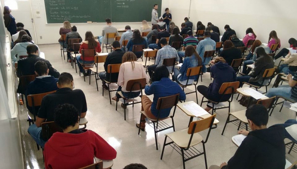Candidatos da região e de outros estados prestaram as provas neste domingo, 17. (Foto: Central FAI de Comunicação)