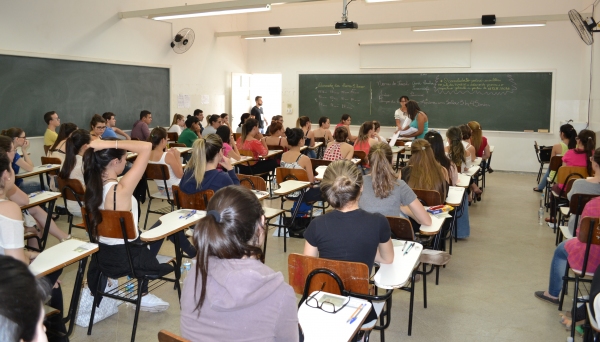 Prova teve 80 questões sobre matemática, biologia, história, química, geografia, física, língua portuguesa e língua inglesa, sendo dez de cada disciplina, além da redação (Foto: UniFAI).