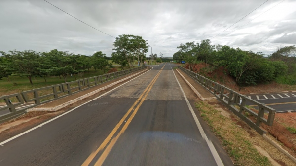Clique para adicionar uma legendaViaduto na SP-294, acesso a Salmourão (Google Maps).