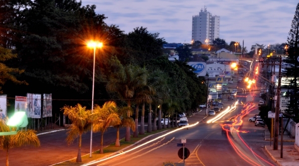 Imobiliárias, concessionárias, escritórios e comércio poderão funcionar a partir de segunda-feira (1), em Adamantina, das 12h às 18h, com medidas de controle (Arquivo/Tropical Imagens).
