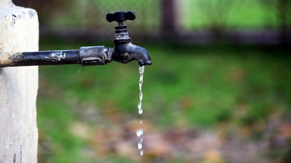 Adamantina está com fornecimento de água prejudicado desde ontem. Hoje (20), Sabesp divulga esclarecimento sobre ocorrência e pede que haja uso consciente da água, até a normalização dos serviços (Imagem de Rajesh Balouria por Pixabay).